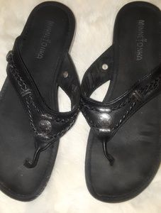 Minnetonka Flip flops